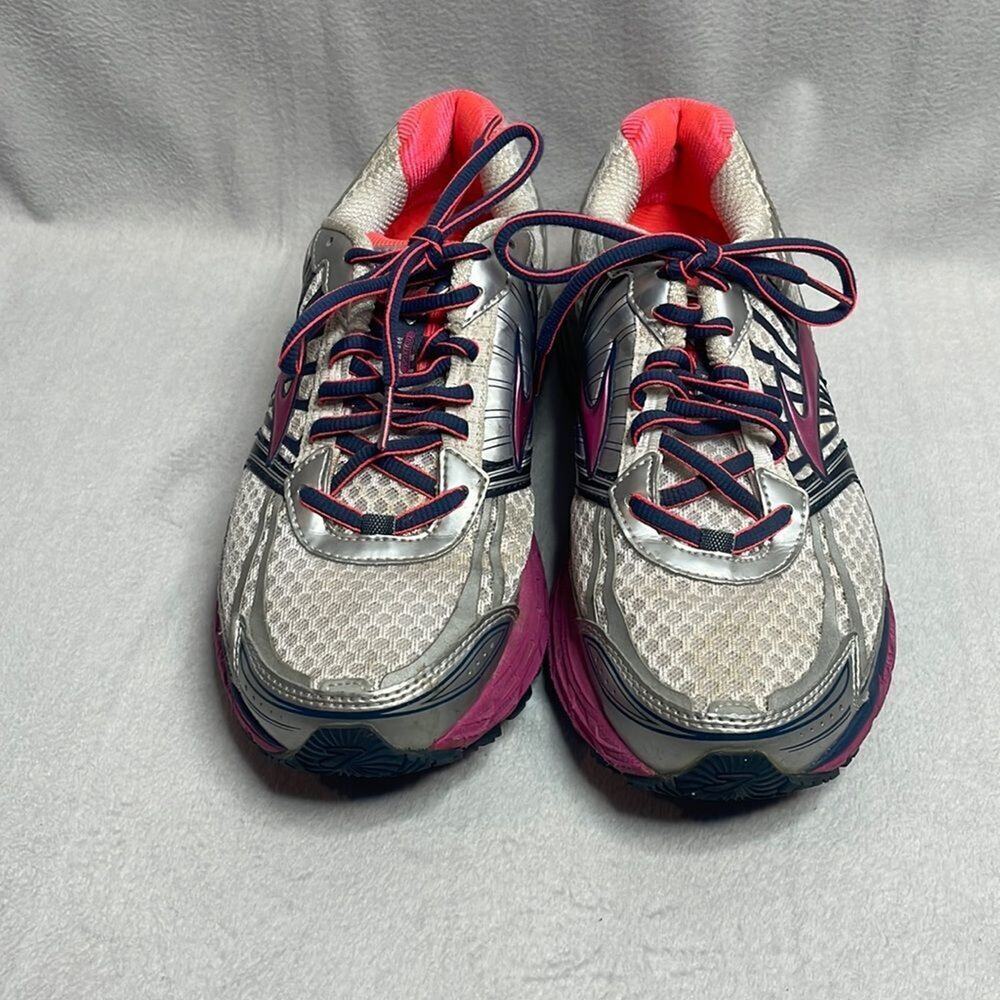 Brooks Adrenaline GTS 14 White, Silver and Pink Running shoe Size 9